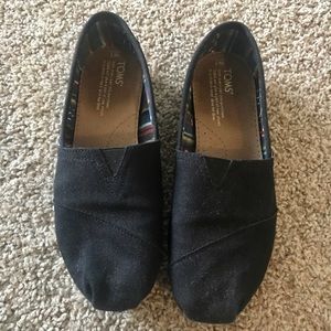 Black TOMS - canvas size 7
